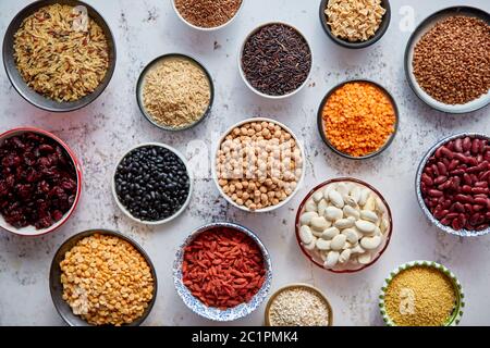 Organische superfood Sortiment in Schalen Stockfoto