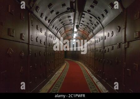 Moskau, Russland - 25. Oktober 2017: Tunnel im Bunker-42, Anti-nukleare unterirdische Anlage, 1956 als Kommandoposten der Strat gebaut Stockfoto