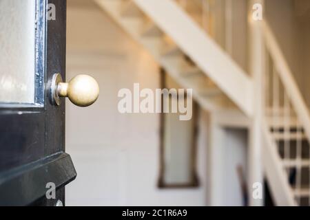 Vordere Klappe schließen - bis zum neuen Haus öffnen Stockfoto
