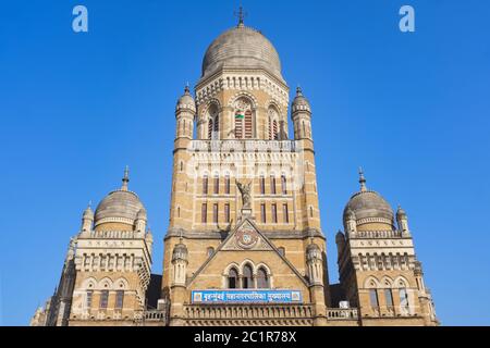 Das BMC-Gebäude (Brihanmumbai Municipal Corporation) in Fort Area, Mumbai, Indien, beherbergt die Stadtverwaltung, ein historisches Gebäude, das 1884-93 erbaut wurde Stockfoto