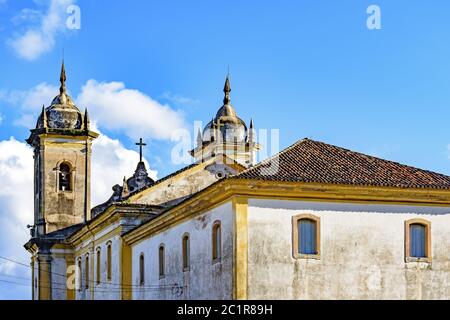 Rückansicht der alten katholischen Kirche in der Stadt Ouro Preto Stockfoto