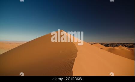 Blick auf die Düne von Tin Merzouga im Tassili nAjjer Nationalpark in Algerien Stockfoto