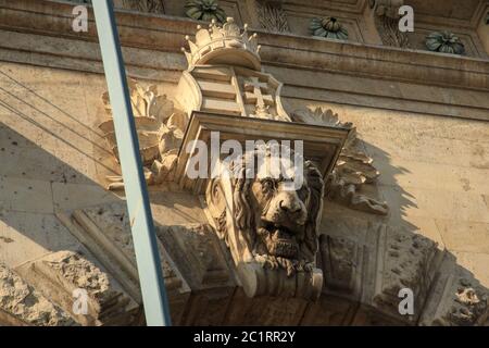 Budapest, Ungarn, März 22 2018: Ungarn, Budapest, Kettenbrücke, Kopf des Löwen Stockfoto