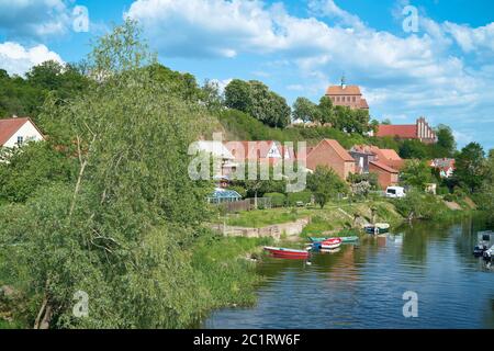 Blick auf die Havel und den Dom in Havelberg Stockfoto