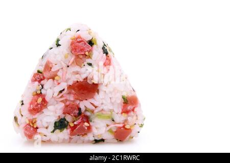 Onigiri, Japanisch essen, Reis, Reis Dreieck mit umeboshi Shirasu Stockfoto