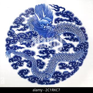 Chinesischer Drache auf einem keramischen Vase lackiert Stockfoto