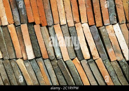 Hintergrund der alten Tonziegeln in einem Stapel Stockfoto