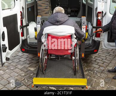 Minibus für körperlich behinderte Menschen Stockfoto