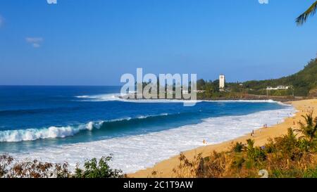 Wellenbrüche am Strand an der berühmten Big-Wave-Location, waimea Bay Stockfoto