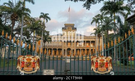 Die Eingangstore des iolani Palastes in honolulu Stockfoto