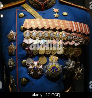 Moskau, Russland - Januar 23, 2019: Zentrale Armed Forces Museum. Verschiedene Auszeichnungen, Orden und Medaillen auf der russischen Armee Uniform. Stockfoto