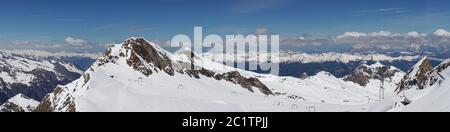 Panoramabild des 3029m hohen Kitzsteinhorns auf den Gipfeln des Nationalparks hohe Tauern in Österreich Stockfoto