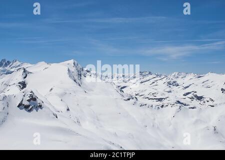 Blick vom 3029m hohen Kitzsteinhorn auf die Gipfel des Nationalparks hohe Tauern in Österreich Stockfoto