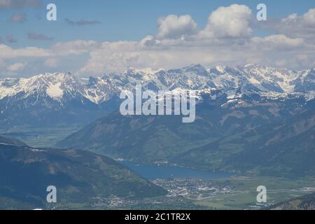 Blick vom 3029m hohen Kitzsteinhorn auf den Zeller See und die Hohen Tauern Stockfoto