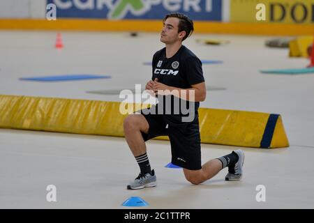 Lugano, Schweiz. Juni 2020. 15.06.20, Lugano, Corner Arena, Eishockey, Training nach Corona Virus: HC Lugano. Verteidiger Nicolò Ugazzi Kredit: SPP Sport Press Foto. /Alamy Live Nachrichten Stockfoto