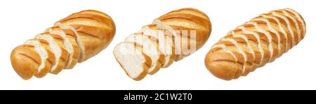 Langes Brot. Geschnittenes weißes Brot isoliert auf weißem Hintergrund Stockfoto