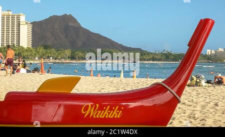 Die Vorderseite eines Auslegerkanus am waikiki Strand Stockfoto