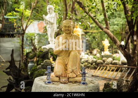 Buddhistische Statuen im Tempel in Nha Trang Vietnam Stockfoto