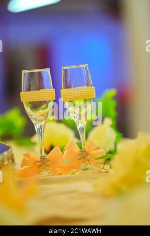 Gläser Champagner auf einer Hochzeitsfeier Stockfoto