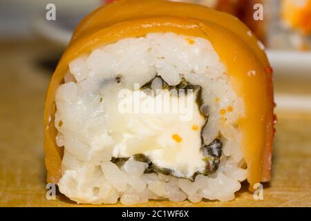 Sushi mit Lachs und Frischkäse Philadelphia Stockfoto