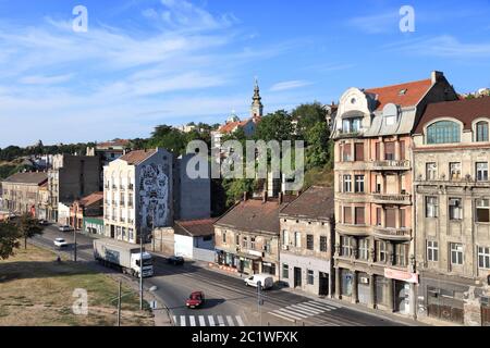BELGRAD, SERBIEN - 15. AUGUST 2012: Blick auf die Straße in Belgrad. Es ist die Hauptstadt Serbiens und die größte Stadt mit 1,166,763 Einwohnern. Stockfoto