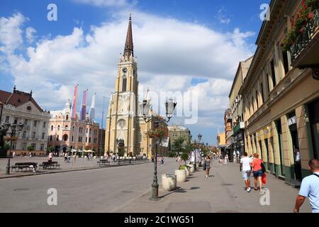 NOVI SAD, Serbien - August 14, 2012: die Menschen besuchen Sie die Altstadt in Novi Sad, Serbien. Serbien hatte im Jahr 2011 mehr als 2 Millionen Ankünfte und Novi Sad ist Stockfoto