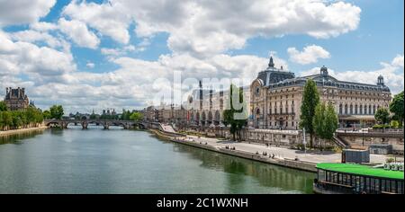 Panorama des Musée d'Orsay und der seine - Paris, Frankreich Stockfoto