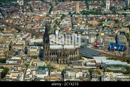 Kölner Innenstadt mit Dom, Hauptbahnhof und Musical Dome, 05.06.2020, Luftbild, Deutschland, Nordrhein-Westfalen, Rheinland, Köln Stockfoto