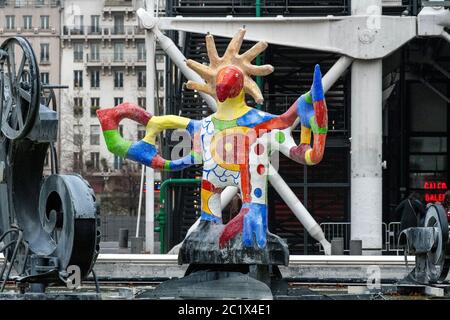 Frankreich Paris 12 - 2019: Strawinsky-Brunnen ein öffentlicher Brunnen, der mit Skulpturen geschmückt ist und die Werke des Komponisten Igor Strav darstellt Stockfoto