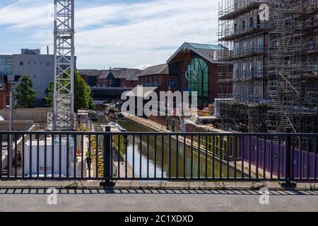 Banbury, Oxfordshire, England. Erneuerung und Ausbau des Einkaufszentrums Castle Quay, um zusätzliche Geschäfte und Restaurants zu bieten Stockfoto