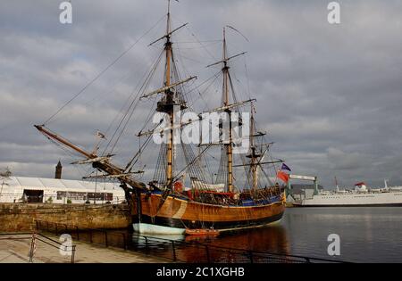 HM Bark Endeavour Nachbildung Segelschiff an den Teeside Docks in Middlesbrough 2003 Stockfoto