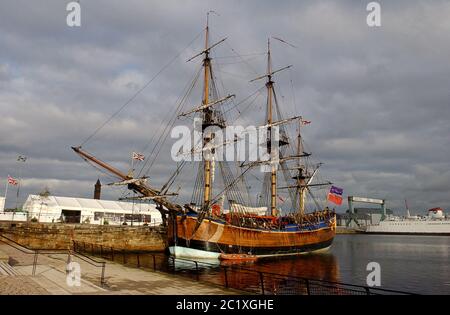 HM Bark Endeavour Nachbildung Segelschiff an den Teeside Docks in Middlesbrough 2003 Stockfoto