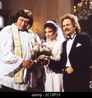 Frank Zander, deutscher Schlager- und Deutschpop-Musiker, mit Schauspielerin Isabel Varell, Deutschland um 1985. Deutscher Schlager und Popsänger Frank Zander mit Schauspielerin Isabel Varell, Deutschland um 1985. Stockfoto