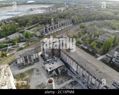 Luftaufnahme der verlassenen Kalkpflanze Stockfoto
