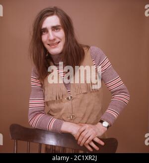 George Walker, Musiker der deutschen Krautrock Band 'George Walker & Company', bei einem Fotoshooting in Hamburg, Deutschland um 1970. Der deutsche Musiker George Walker von der Krautrock-Band 'George Walker & Company' während eines Fotoshootings in Hamburg, Deutschland um 1970. Stockfoto