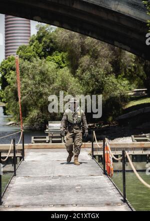 Portrait von Pontonier und Engineering Specialities Regiment während der Ausstellung der spanischen Streitkräfte Tag in Sevilla, Spai Stockfoto