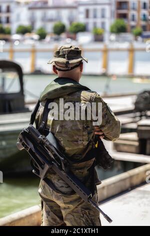 Portrait von Pontonier und Engineering Specialities Regiment während der Ausstellung der spanischen Streitkräfte Tag in Sevilla, Spai Stockfoto