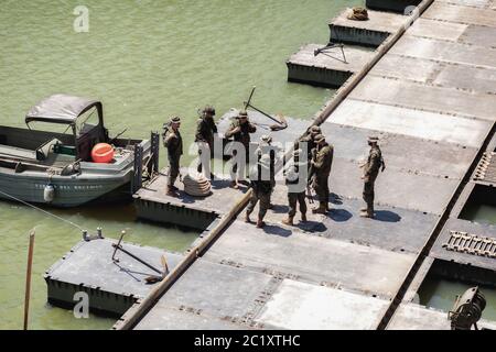 Pontonier und Engineering Specialities Regiment während der Ausstellung der spanischen Streitkräfte Tag in Sevilla, Spanien Stockfoto