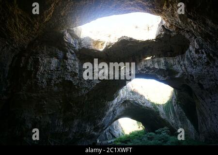 Devetaska Höhle, irgendwo in Bulgarien. Dies wird von zahlreichen Fledermäuse Familien bevölkert. Stockfoto