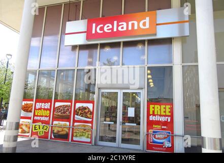 15. Juni 2020, London, Großbritannien: Island-Store in einem Einkaufszentrum. (Bild: © Keith Mayhew/SOPA Images via ZUMA Wire) Stockfoto