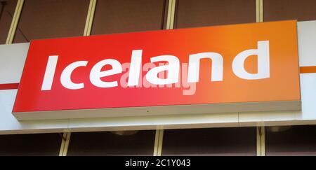 15. Juni 2020, London, Großbritannien: Island Logo in einer ihrer Filialen. (Bild: © Keith Mayhew/SOPA Images via ZUMA Wire) Stockfoto