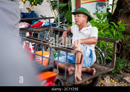 Can Tho, Vietnam - Februar 2020 : farbenfroher Morgenmarkt. Lokaler Markt für frische Lebensmittel. Stockfoto