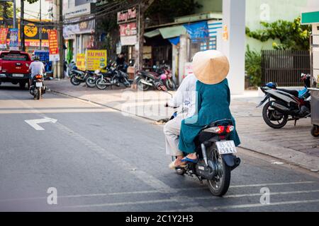 Can Tho, Vietnam - Februar 2020 : farbenfroher Morgenmarkt. Lokaler Markt für frische Lebensmittel. Stockfoto