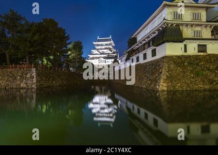 Nachtansicht des Kokura Schlosses bei Nacht in Fukuoka, Japan Stockfoto