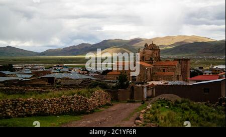 Außenansicht der Iglesia de Santa Isabel de Pucara, Puno, Peru Stockfoto