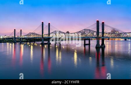 Brücken über den Ohio River zwischen Louisville, Kentucky und Jeffersonville, Indiana Stockfoto
