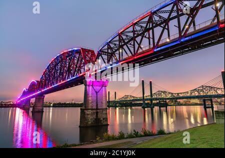 Big Four Bridge über den Ohio River zwischen Louisville, Kentucky und Jeffersonville, Indiana Stockfoto