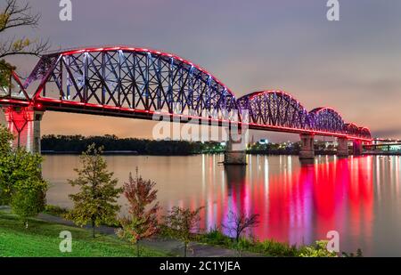 Big Four Bridge über den Ohio River zwischen Louisville, Kentucky und Jeffersonville, Indiana Stockfoto