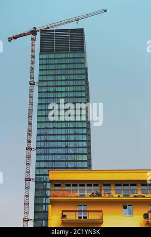 Wohngebäude und Bürohochhaus Stockfoto