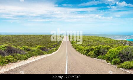 Malerische Straße entlang der Küste von Kangaroo Island, South Australia Stockfoto